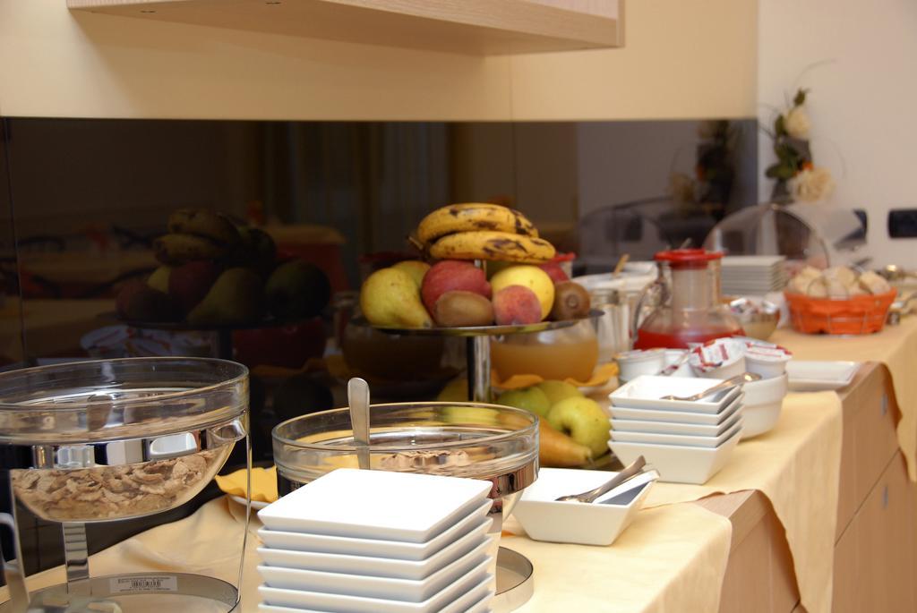 Groane Hotel Residence Cesano Maderno Bagian luar foto
