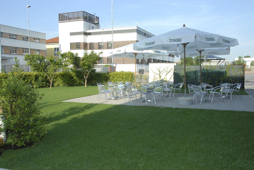 Groane Hotel Residence Cesano Maderno Bagian luar foto
