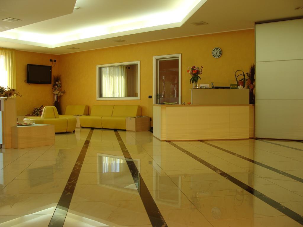 Groane Hotel Residence Cesano Maderno Bagian luar foto