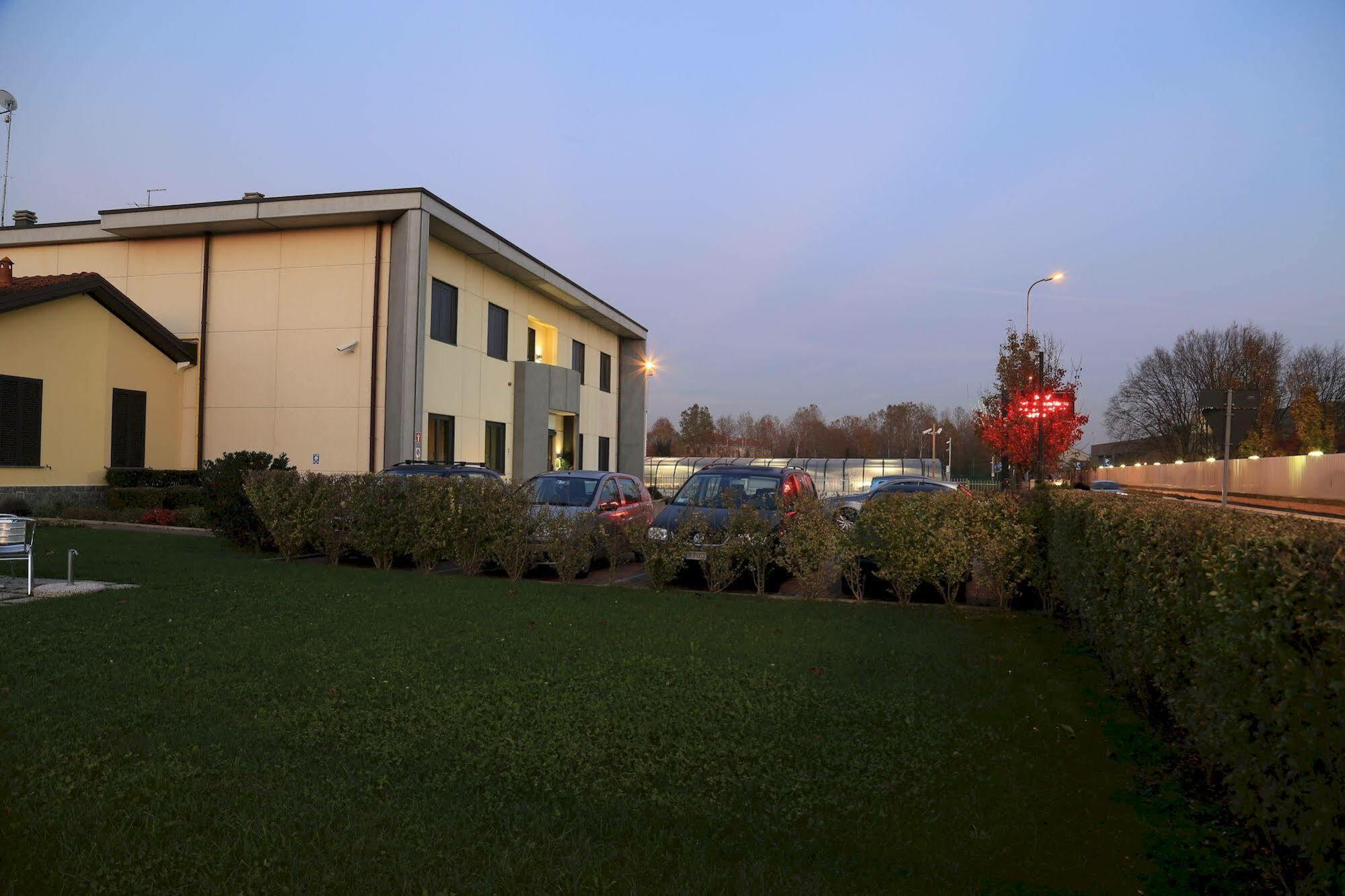 Groane Hotel Residence Cesano Maderno Bagian luar foto