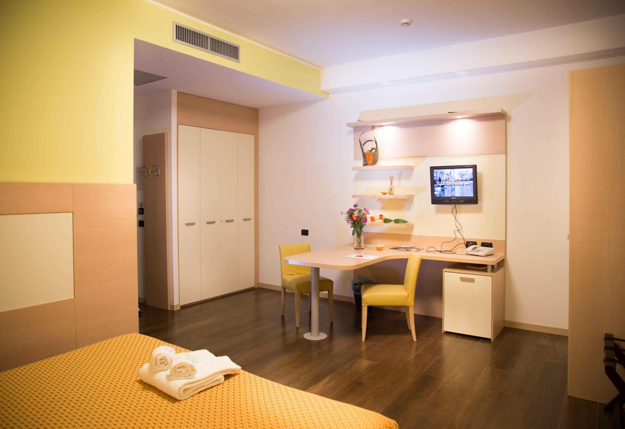 Groane Hotel Residence Cesano Maderno Bagian luar foto