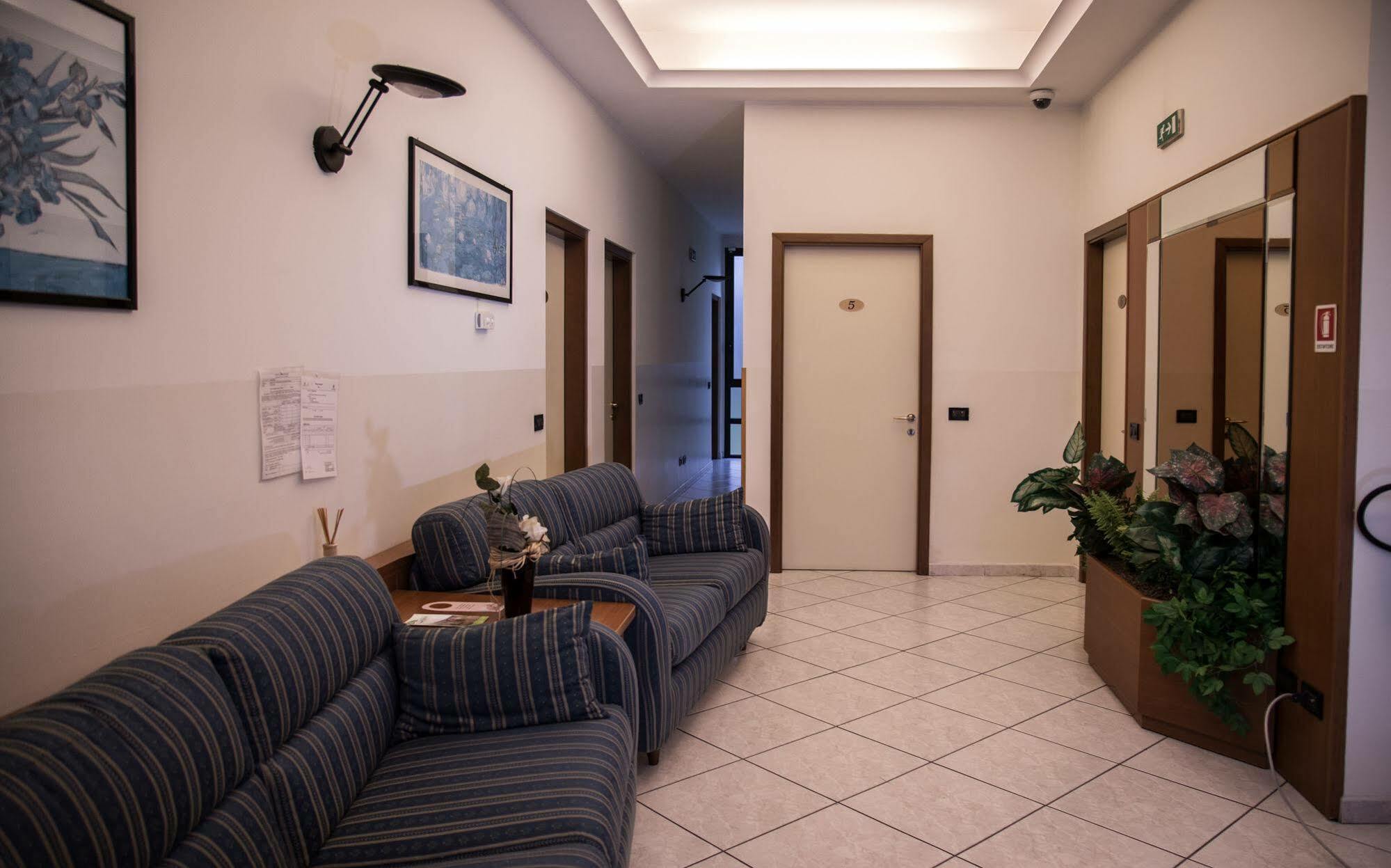 Groane Hotel Residence Cesano Maderno Bagian luar foto
